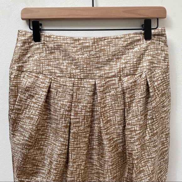 Banana Republic Gold/White Patterned 100% Silk Pleated A-Line Skirt Women’s 6 - Picture 4 of 9